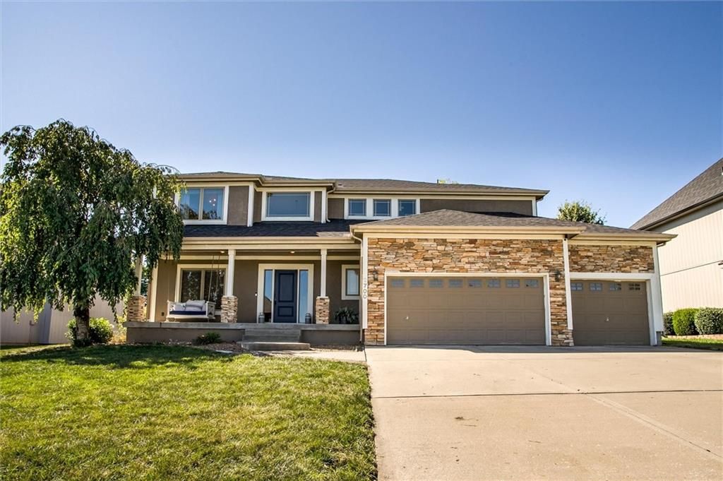 2700 SW CARLTON Drive, Lee's Summit, MO 64082