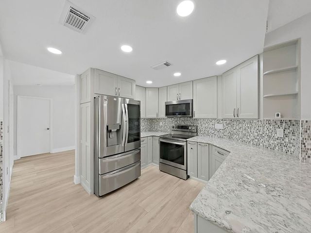 9133 TOURNAMENT DRIVE, Hudson, FL 34667