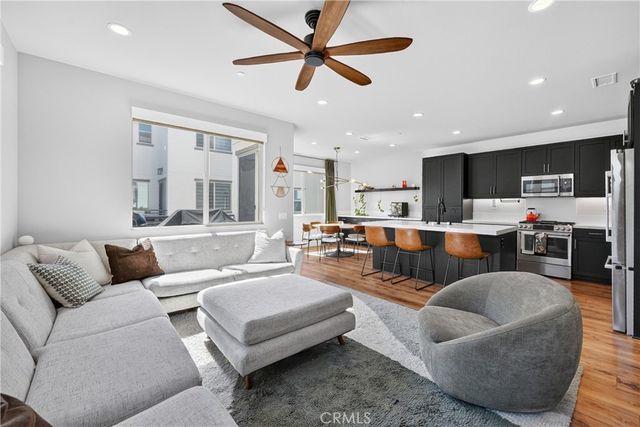 592 S Motif, Anaheim, CA 92805