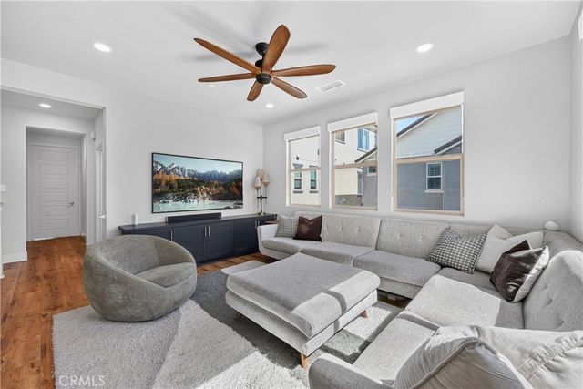 592 S Motif, Anaheim, CA 92805