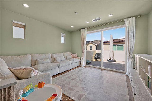 592 S Motif, Anaheim, CA 92805