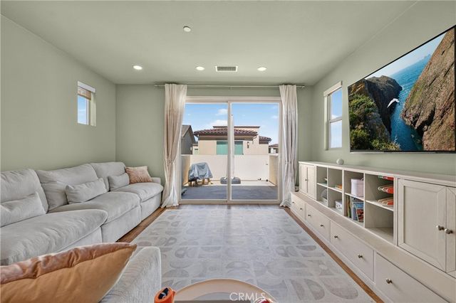 592 S Motif, Anaheim, CA 92805