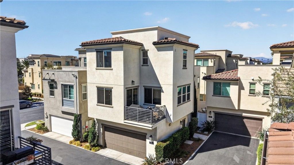 592 S Motif, Anaheim, CA 92805