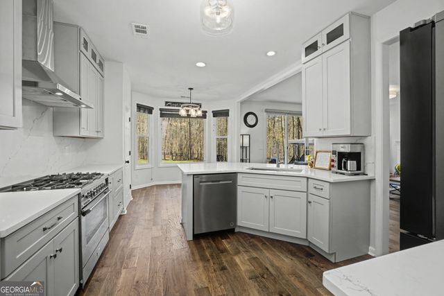 225 Monarch Drive, Peachtree City, GA 30269