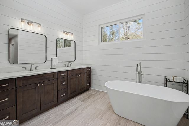 225 Monarch Drive, Peachtree City, GA 30269