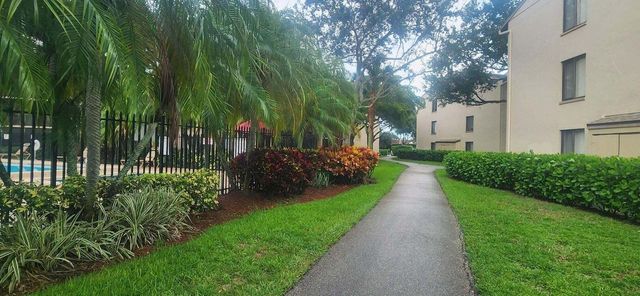 202 Foxtail Drive F3, Greenacres, FL 33415