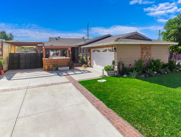 2425 Heather Avenue, Long Beach, CA 90815