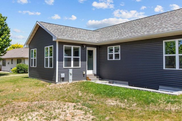 65 SHORE DRIVE, Clintonville, WI 54929