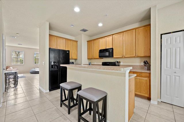 335 E Thatch Palm Circle 104, Jupiter, FL 33458