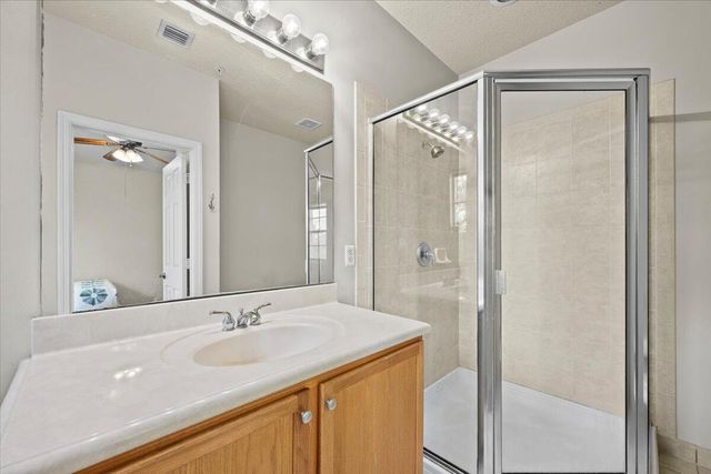 335 E Thatch Palm Circle 104, Jupiter, FL 33458