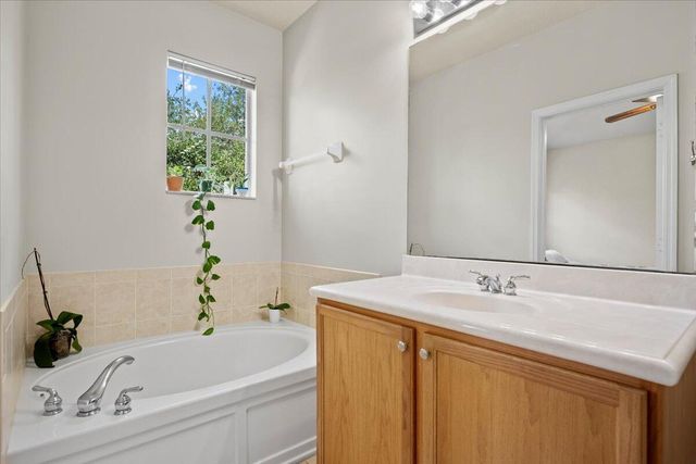 335 E Thatch Palm Circle 104, Jupiter, FL 33458