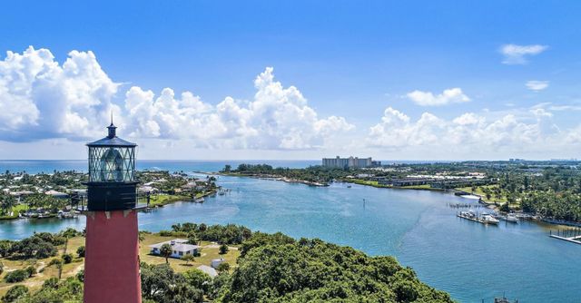 335 E Thatch Palm Circle 104, Jupiter, FL 33458