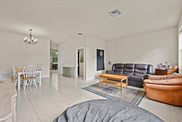 335 E Thatch Palm Circle 104, Jupiter, FL 33458