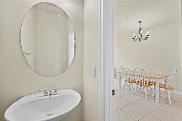 335 E Thatch Palm Circle 104, Jupiter, FL 33458