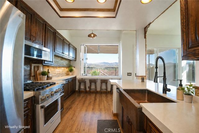 650 Ivywood Lane E, Simi Valley, CA 93065