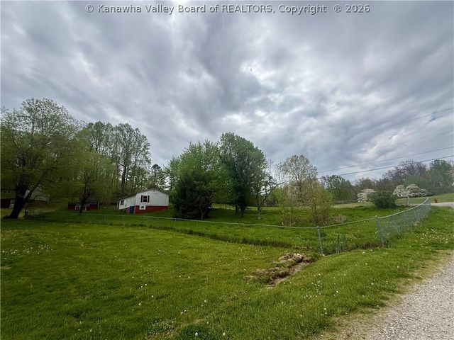 310 Walnut Drive, Hurricane, WV 25526