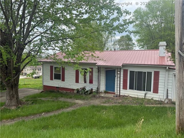 310 Walnut Drive, Hurricane, WV 25526