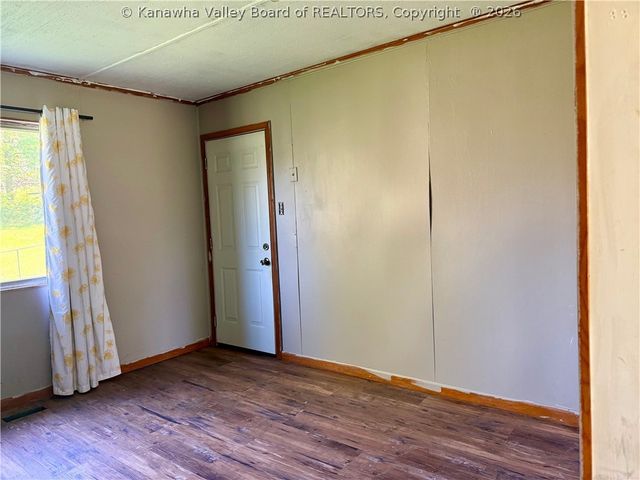 310 Walnut Drive, Hurricane, WV 25526