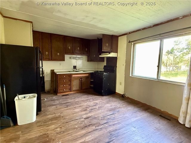 310 Walnut Drive, Hurricane, WV 25526