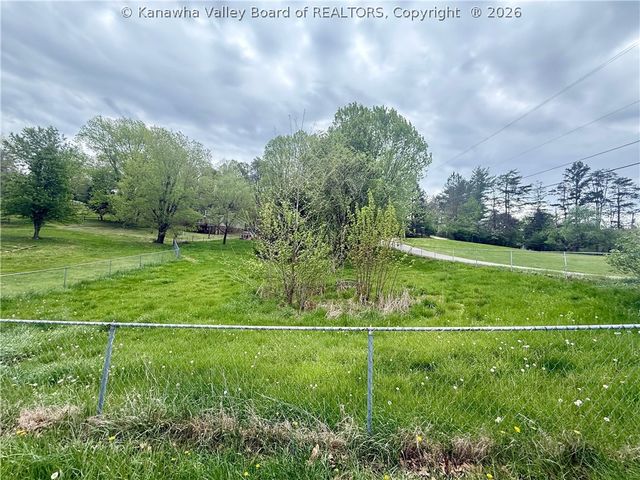 310 Walnut Drive, Hurricane, WV 25526