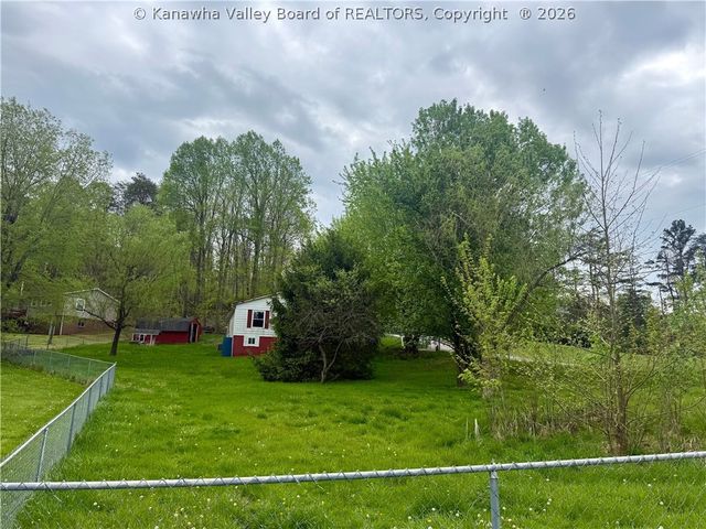 310 Walnut Drive, Hurricane, WV 25526