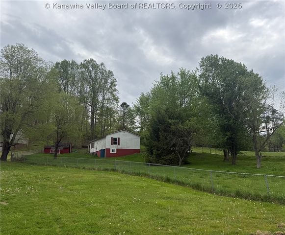 310 Walnut Drive, Hurricane, WV 25526