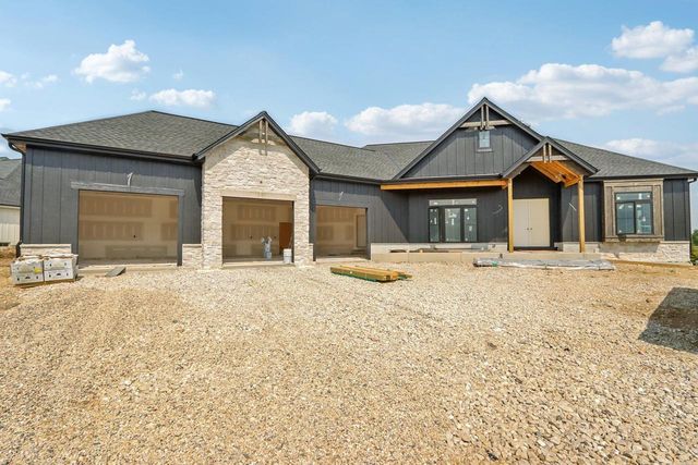 W279N6010 Serenity DRIVE, Sussex, WI 53089