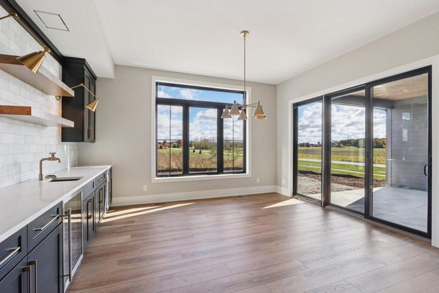 W279N6010 Serenity DRIVE, Sussex, WI 53089