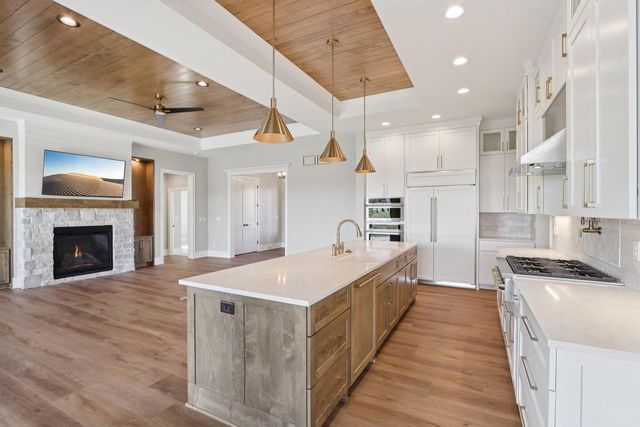 W279N6010 Serenity DRIVE, Sussex, WI 53089