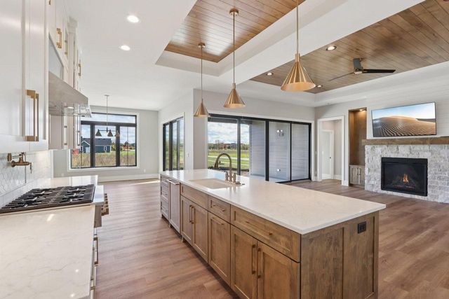 W279N6010 Serenity DRIVE, Sussex, WI 53089