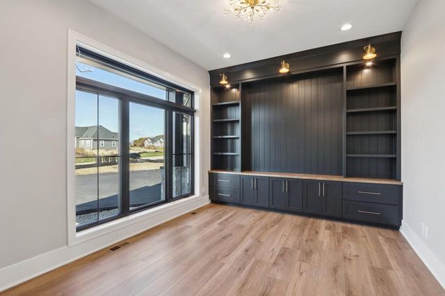 W279N6010 Serenity DRIVE, Sussex, WI 53089