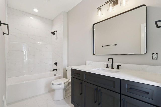 W279N6010 Serenity DRIVE, Sussex, WI 53089