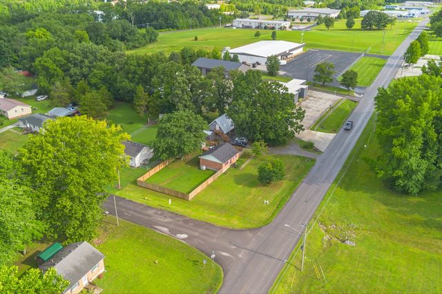 236 Tennsco Dr, Dickson, TN 37055