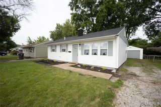 913 Royal Heights Road, Belleville, IL 62226