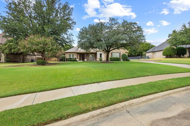 1666 Plum Creek Drive, Midlothian, TX 76065