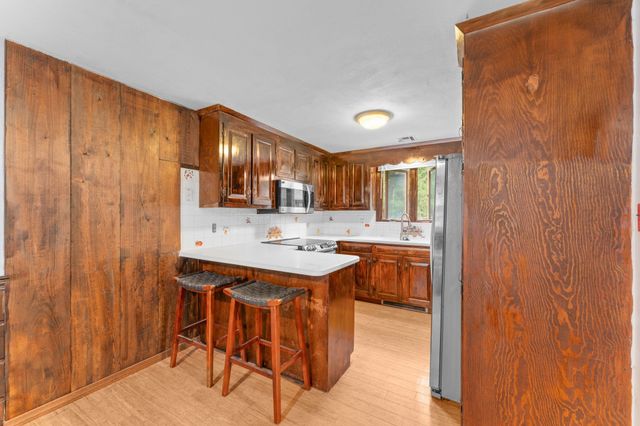 143 Hudson Rd, Stow, MA 01775