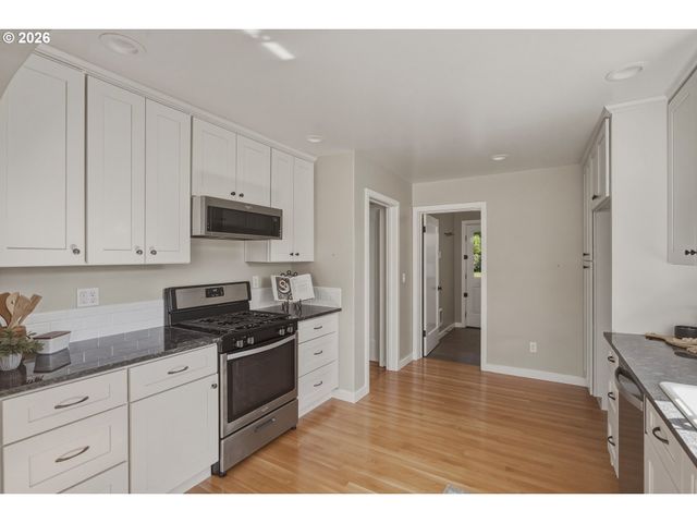 150 ELKAY Dr, Eugene, OR 97404