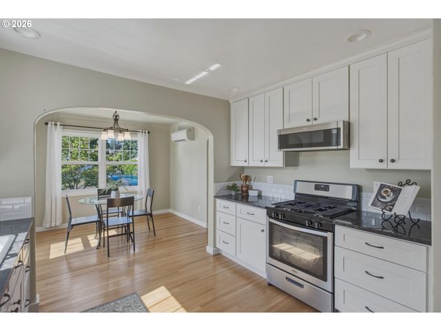 150 ELKAY Dr, Eugene, OR 97404