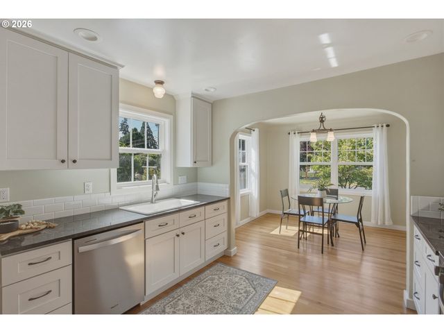 150 ELKAY Dr, Eugene, OR 97404