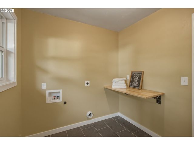150 ELKAY Dr, Eugene, OR 97404