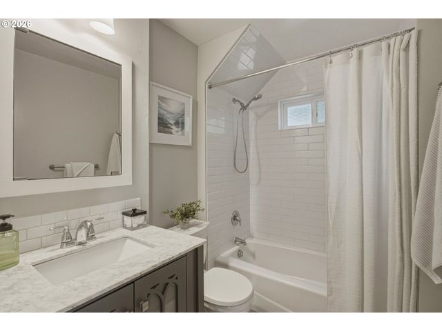 150 ELKAY Dr, Eugene, OR 97404