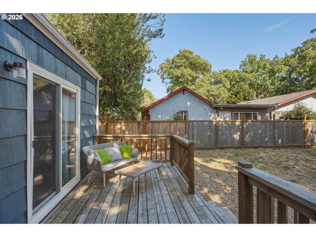 150 ELKAY Dr, Eugene, OR 97404