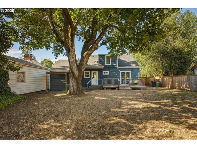 150 ELKAY Dr, Eugene, OR 97404