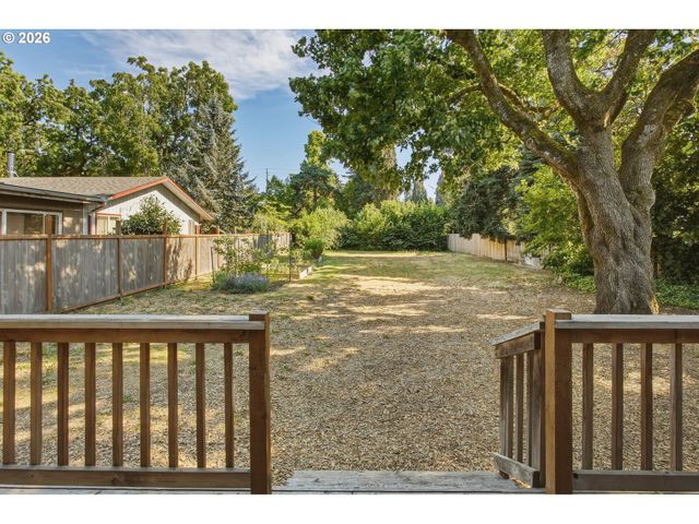 150 ELKAY Dr, Eugene, OR 97404