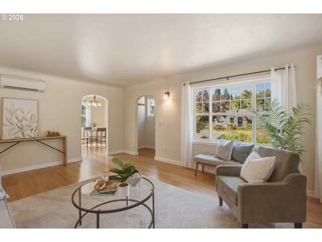 150 ELKAY Dr, Eugene, OR 97404