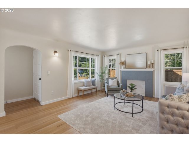 150 ELKAY Dr, Eugene, OR 97404