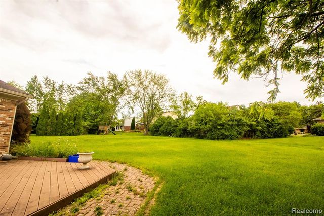 23847 Greening Drive, Novi, MI 48375