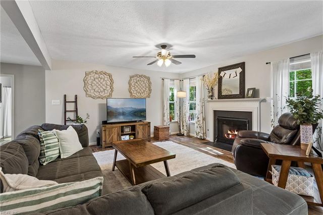 1107 Dare RD, Yorktown, VA 23692
