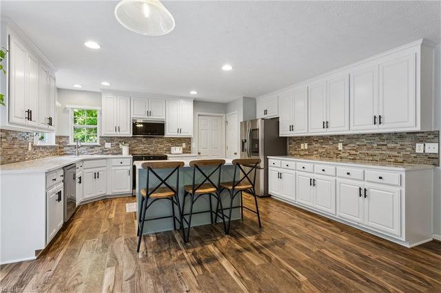1107 Dare RD, Yorktown, VA 23692