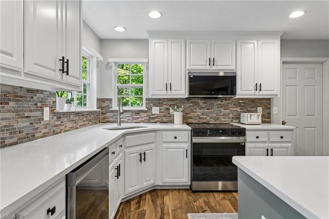 1107 Dare RD, Yorktown, VA 23692